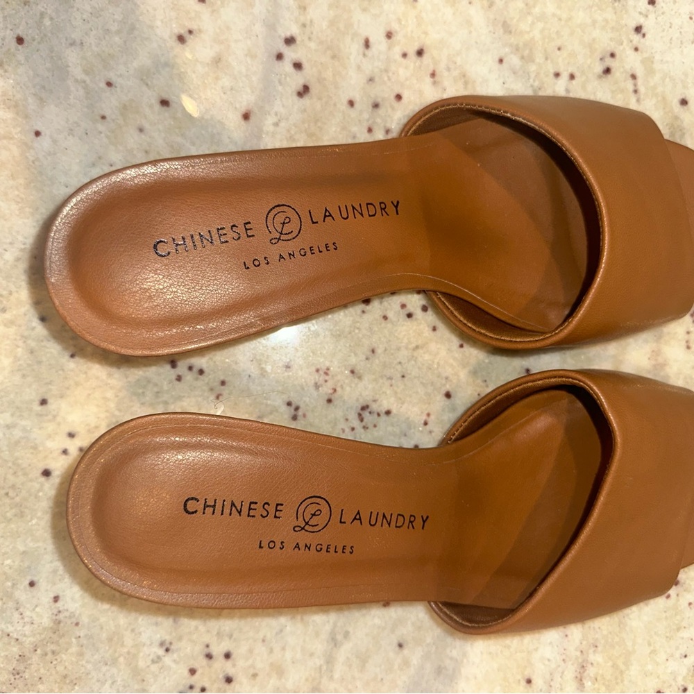 Chinese Laundry Women's Tan Slide Sandals